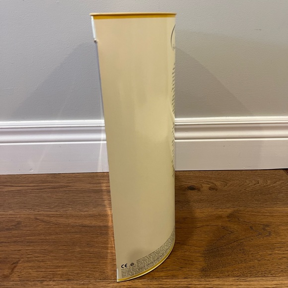 2000 Millennium Celebration Barbie - Picture 6 of 7